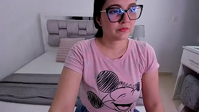 Camilaa bueno online show from June 27, 2026, 1:33 am