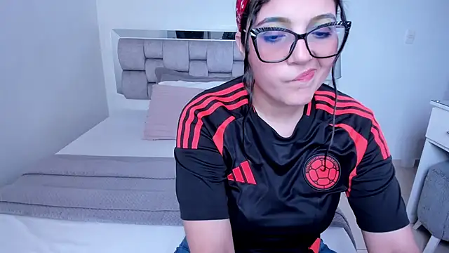 Camilaa bueno online show from July 3, 2026, 8:37 pm