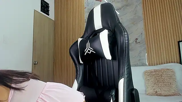 Any topless online show from February 9, 2026, 11:08 am