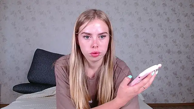 sofiaa here online show from July 24, 2026, 11:45 pm