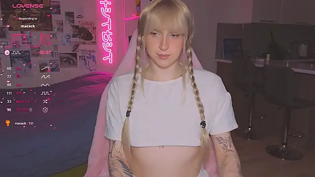 p1nkvenom online show from November 29, 2025, 8:36 am