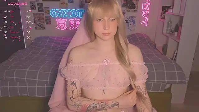 p1nkvenom online show from September 24, 2025, 1:39 pm