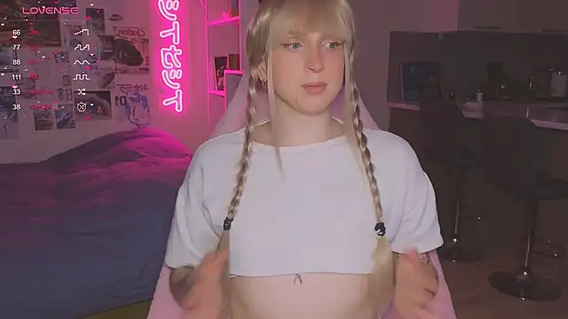 p1nkvenom online show from November 30, 2025, 12:17 pm