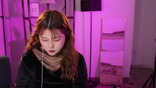 LoosedShearing999 online show from December 2, 2024, 6:05 pm