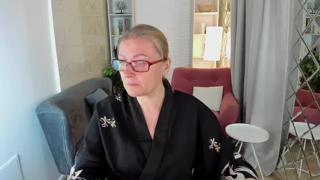 AlexandraKind online show from October 6, 2025, 8:42 pm