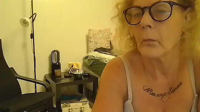 Snapshot of housewife_shantie chatting on July 10, 2026, 9:26 pm housewife shantie online show from July 10, 2026, 9:26 pm
