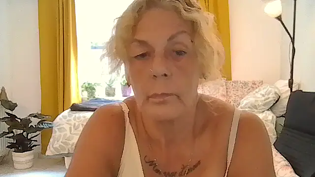 Snapshot of housewife_shantie chatting on July 20, 2026, 10:00 am housewife shantie online show from July 20, 2026, 10:00 am