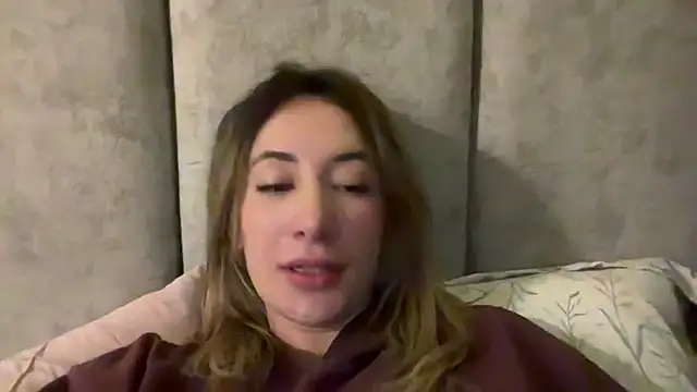 Gabby cruz  online show from December 4, 2024, 6:05 am