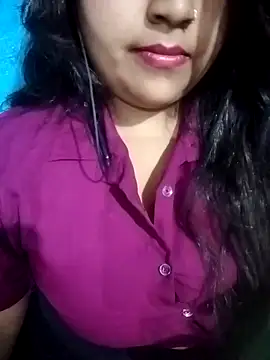 Love-Veronica online show from May 6, 2026, 12:20 pm
