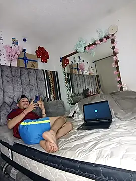 laura arias018 online show from December 4, 2025, 8:24 am