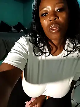 Snapshot of curvyloneah75 chatting on March 20, 2025, 8:09 am curvyloneah75 online show from March 20, 2025, 8:09 am