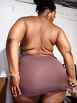 Snapshot of curvyloneah75 chatting on December 17, 2025, 5:23 am curvyloneah75 online show from December 17, 2025, 5:23 am