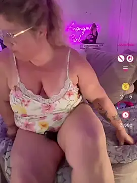 CurvyAnonymousGirl89 online show from June 26, 2026, 3:29 pm