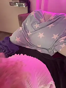 CurvyAnonymousGirl89 online show from October 5, 2025, 7:43 am