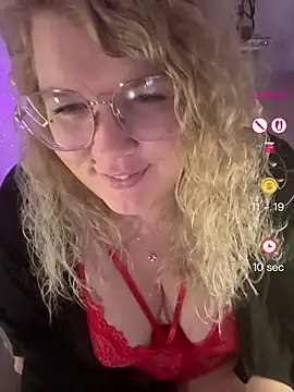 CurvyAnonymousGirl89 online show from April 26, 2026, 7:11 pm