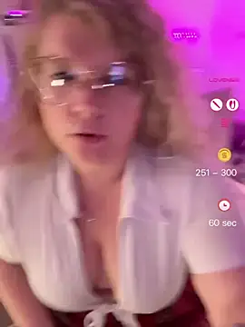 CurvyAnonymousGirl89 online show from April 25, 2026, 6:27 pm
