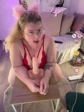 CurvyAnonymousGirl89 online show from July 13, 2026, 6:35 am