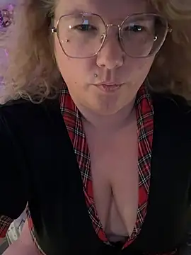 CurvyAnonymousGirl89 online show from July 15, 2026, 1:51 pm