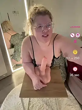 CurvyAnonymousGirl89 online show from July 17, 2026, 6:43 am