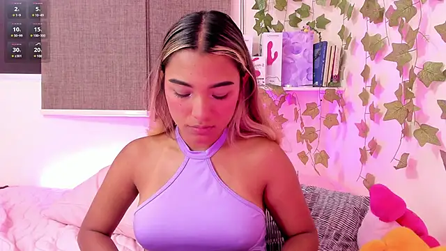 Snapshot of Annebull_ chatting on February 1, 2025, 1:02 am Annebull online show from February 1, 2025, 1:02 am