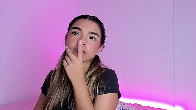 Snapshot of Annebull_ chatting on September 19, 2025, 8:07 am Annebull online show from September 19, 2025, 8:07 am