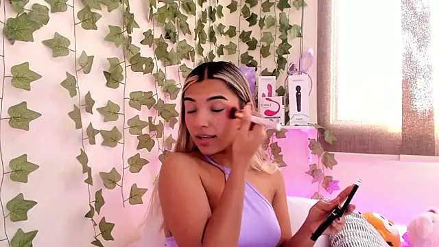 Snapshot of Annebull_ chatting on January 10, 2025, 7:43 pm Annebull online show from January 10, 2025, 7:43 pm