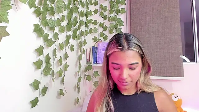 Snapshot of Annebull_ chatting on January 26, 2025, 11:39 pm Annebull online show from January 26, 2025, 11:39 pm