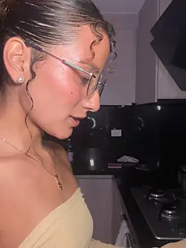 varenkaivanova 22 online show from March 12, 2025, 3:46 am