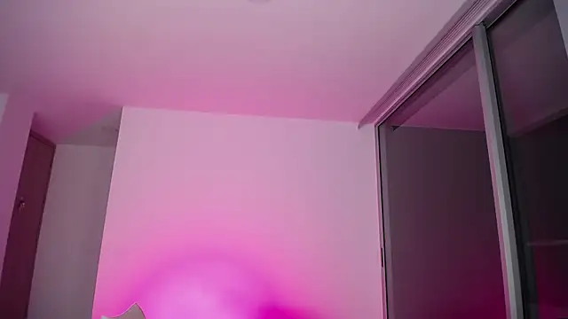 Snapshot of varenkaivanova_22 chatting on April 30, 2026, 6:20 am varenkaivanova 22 online show from April 30, 2026, 6:20 am