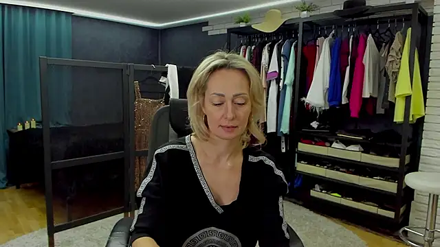 Snapshot of Julia_Cherry_ chatting on March 7, 2026, 4:23 pm Julia Cherry online show from March 7, 2026, 4:23 pm