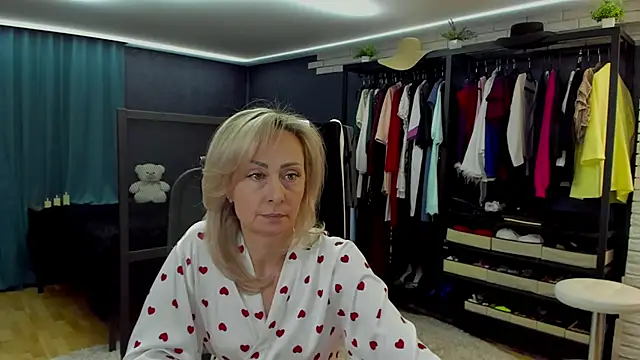 Snapshot of Julia_Cherry_ chatting on March 13, 2026, 3:17 pm Julia Cherry online show from March 13, 2026, 3:17 pm