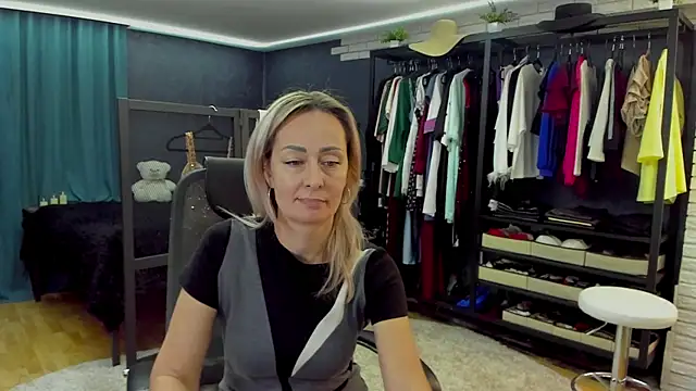 Snapshot of Julia_Cherry_ chatting on February 8, 2026, 4:15 pm Julia Cherry online show from February 8, 2026, 4:15 pm