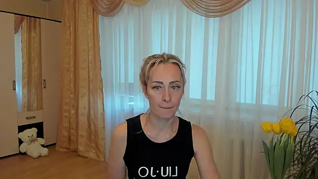 Julia Cherry  online show from March 8, 2025, 2:08 pm