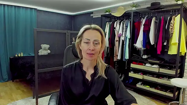 Snapshot of Julia_Cherry_ chatting on March 12, 2026, 4:55 pm Julia Cherry online show from March 12, 2026, 4:55 pm