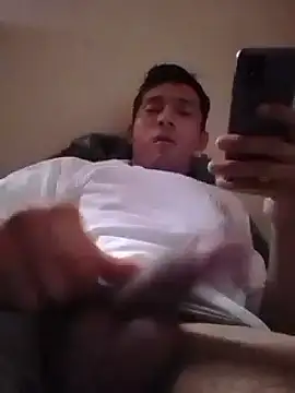 Snapshot of Fer-nand chatting on January 6, 2025, 2:58 pm Fer-nand online show from January 6, 2025, 2:58 pm