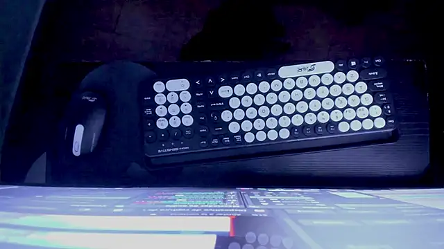 Rachell 28 online show from March 21, 2025, 7:33 am