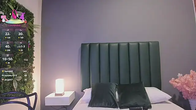 Julia Martinez  online show from March 20, 2025, 8:51 pm