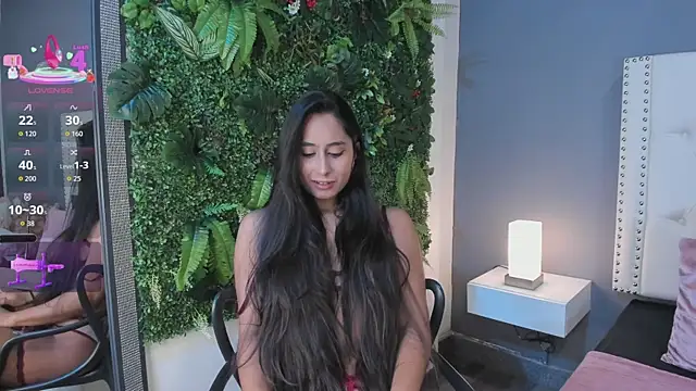 Julia Martinez  online show from September 24, 2025, 11:39 am