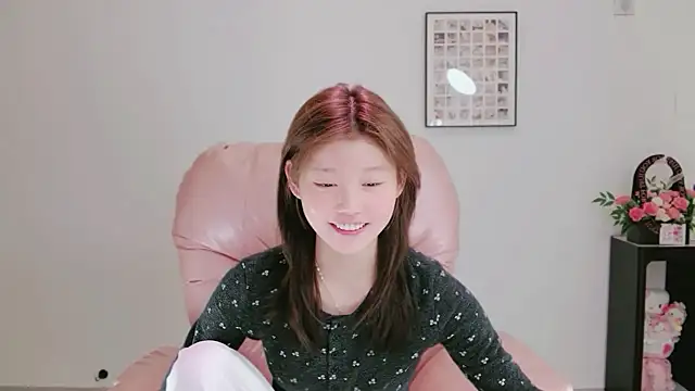 yangyang-1115 online show from May 10, 2026, 4:49 am