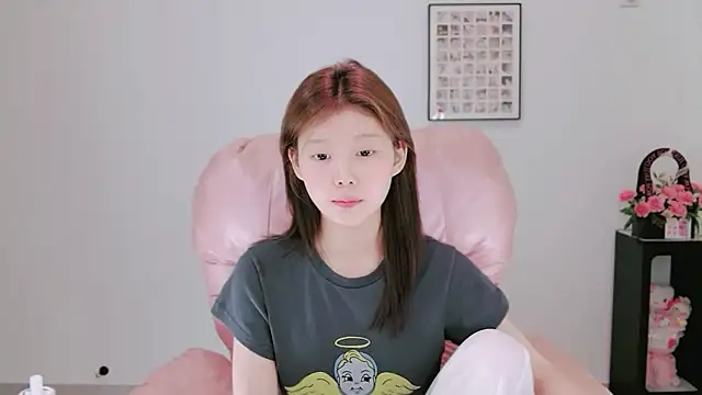 yangyang-1115 online show from May 14, 2026, 4:53 am