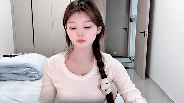 yangyang-1115 online show from November 5, 2025, 4:26 am