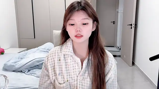 yangyang-1115 online show from October 30, 2025, 5:50 am