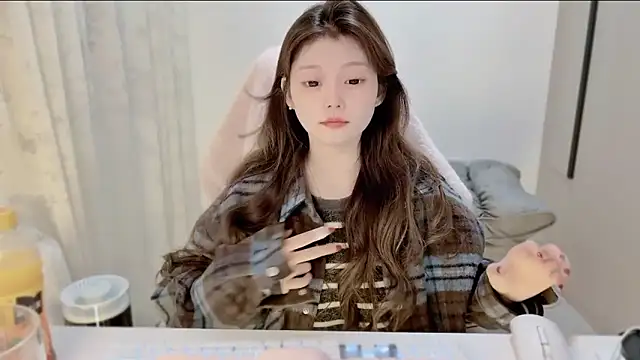 yangyang-1115 online show from November 15, 2025, 5:00 am