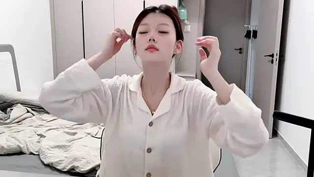 yangyang-1115 online show from September 16, 2025, 5:41 am