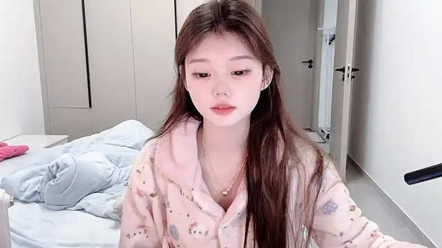 yangyang-1115 online show from October 31, 2025, 5:48 am