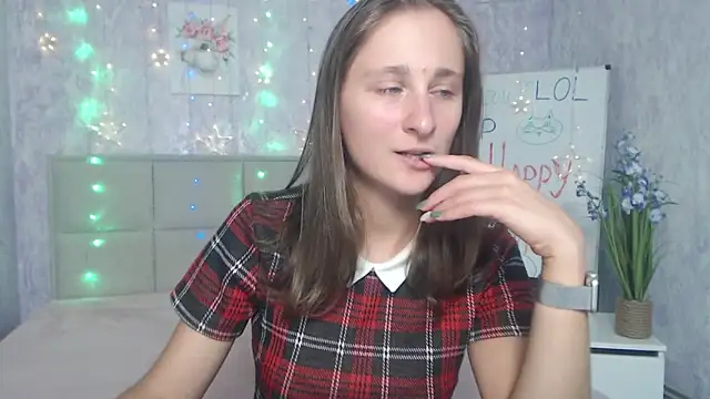 MichelLeee online show from September 9, 2025, 11:19 am