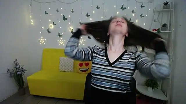 Snapshot of MichelLeee chatting on March 11, 2026, 12:21 pm MichelLeee online show from March 11, 2026, 12:21 pm