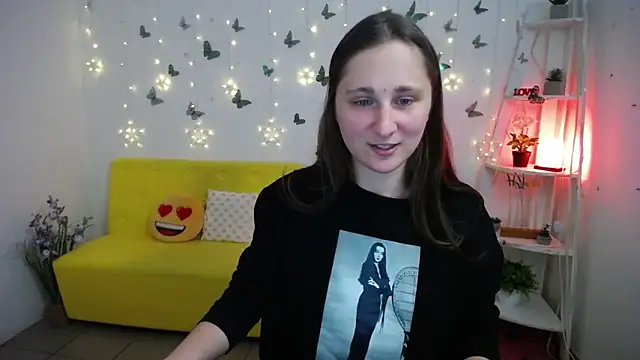 MichelLeee online show from April 28, 2026, 11:47 am