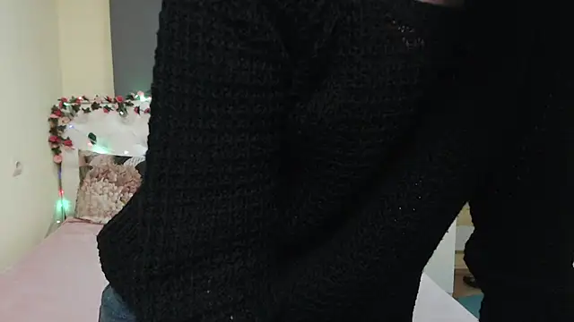 Snapshot of MichelLeee chatting on March 20, 2026, 12:28 pm MichelLeee online show from March 20, 2026, 12:28 pm