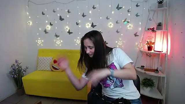MichelLeee online show from May 6, 2026, 1:15 pm